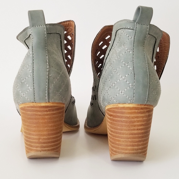 MI.IM Vera Lost Valley Cutout Slip On Ankle Bootie - Picture 5 of 11